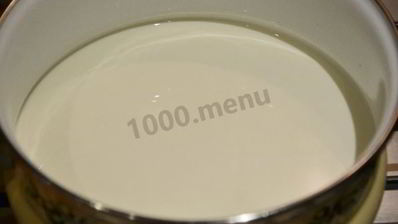 домашнее мороженое с малиновым соусом