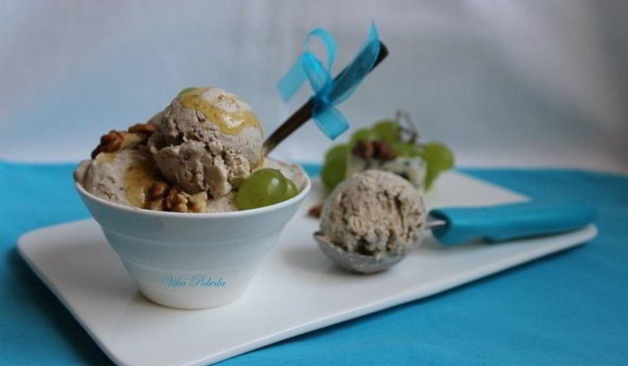 Рецепт грушевого мороженого с голубым сыром и грецкими орехами