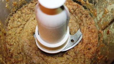 грушевое мороженое с голубым сыром и грецкими орехами