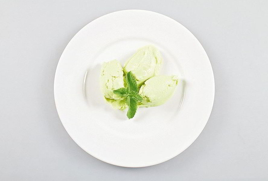 Йогуртовое мороженое с авокадо и огурцом