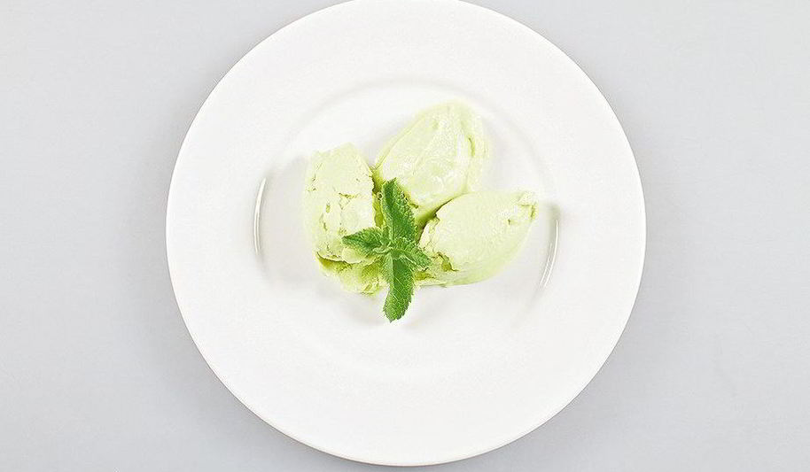 Рецепт йогуртового мороженого с авокадо и огурцом