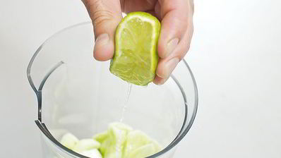 йогуртовое мороженое с авокадо и огурцом