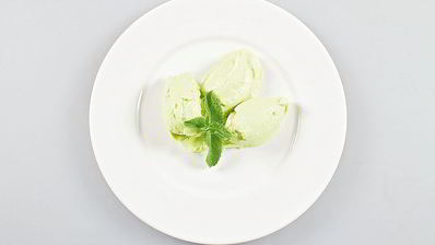 йогуртовое мороженое с авокадо и огурцом