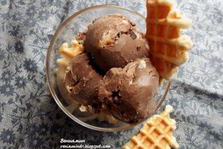 Кофейное мороженое с маскарпоне и вафлями