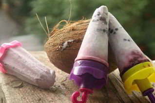 Кокосовое мороженое с ежевикой