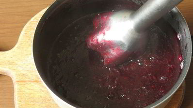 кокосовое мороженое с ежевикой