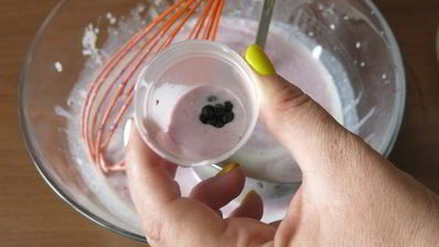 кокосовое мороженое с ежевикой