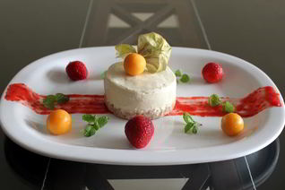 Мороженое-чизкейк с ягодным кули