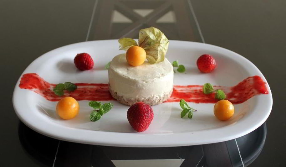 Рецепт мороженого-чизкейка с ягодным кули