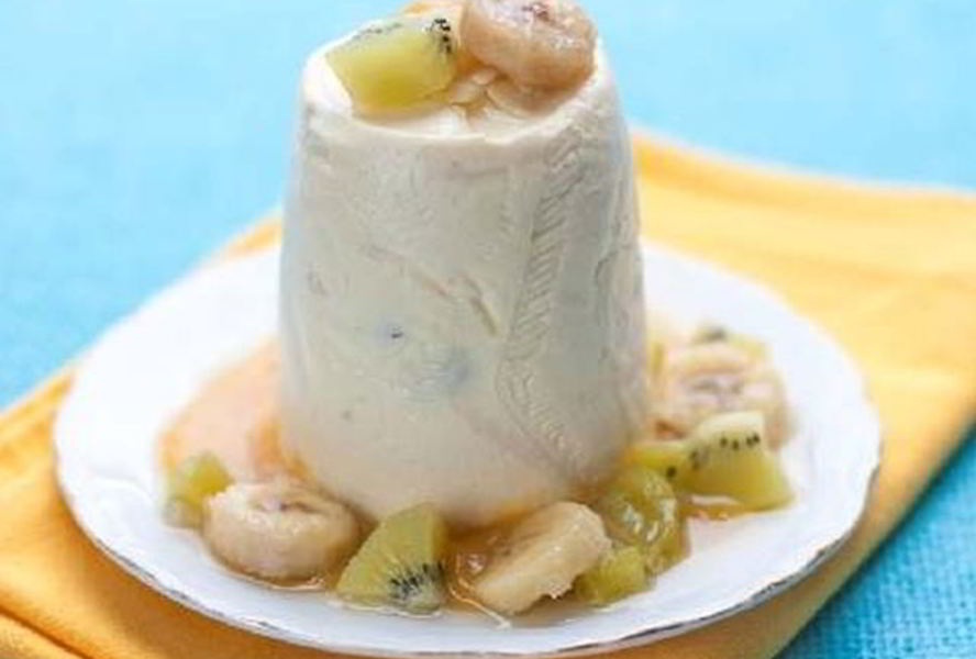 Мороженое из творога с медом и фруктами