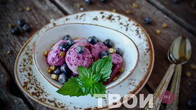 мороженое с черникой
