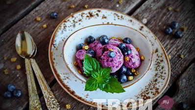 мороженое с черникой