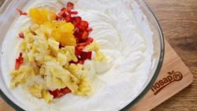 мороженое с фруктами