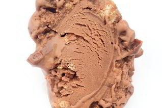 Мороженое с молочным шоколадом и конфетами KitKat