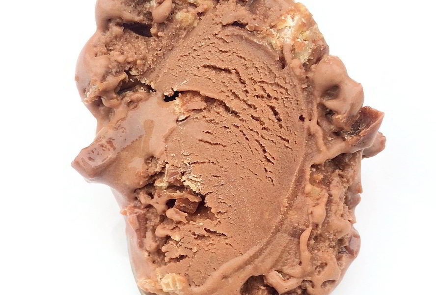 Мороженое с молочным шоколадом и конфетами KitKat