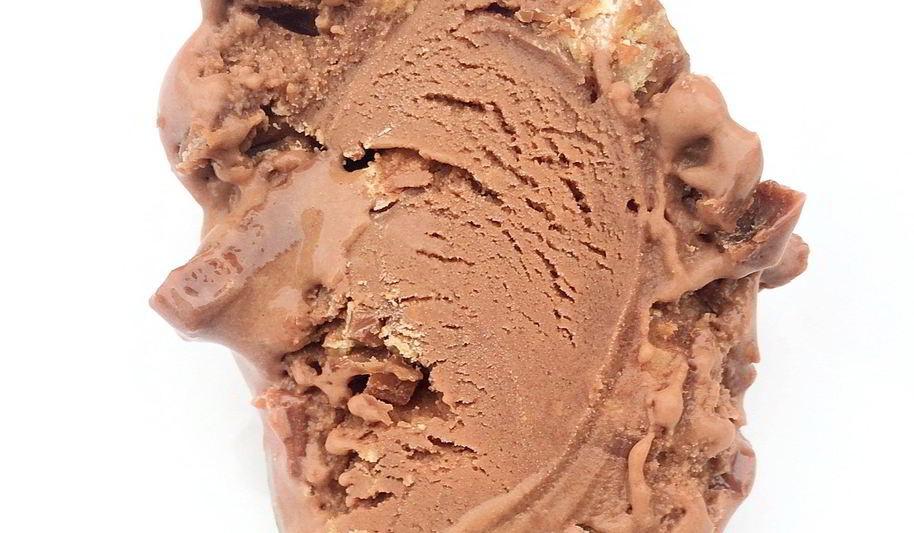 Рецепт мороженого с молочным шоколадом и конфетами kitkat