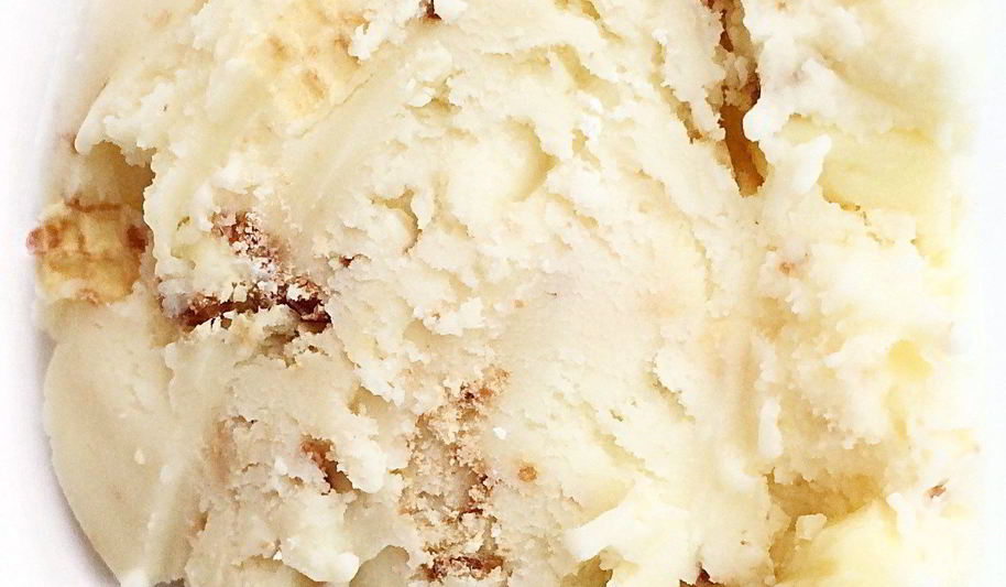 Рецепт мороженого в белым шоколадом и конфетами kitkat