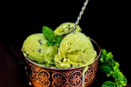 Мятное мороженое с шоколадом