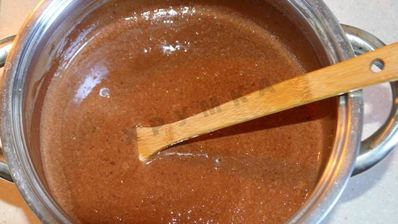 шоколадное мороженое с орехами в блендере