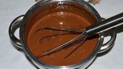 шоколадное мороженое с орехами в блендере