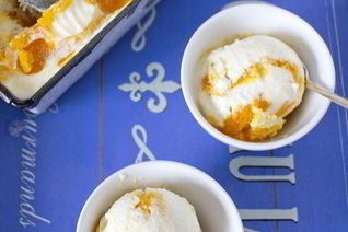 Ванильное мороженое с шафраново-манговой прослойкой