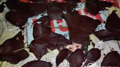 грушевый мусс на шоколадных листьях