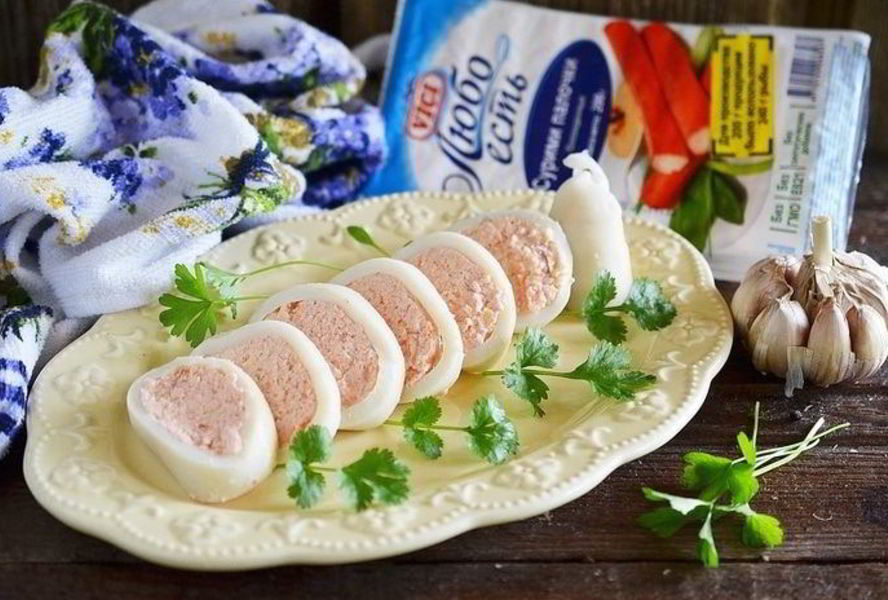 Кальмар, фаршированный крабовым муссом