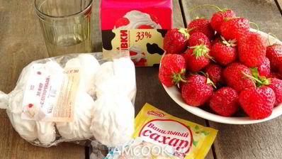 клубнично-зефирный мусс