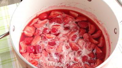 клубнично-зефирный мусс