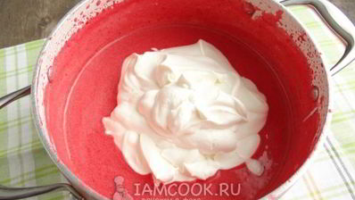 клубнично-зефирный мусс