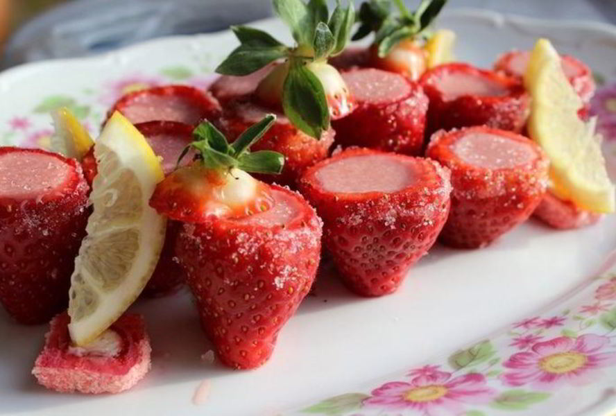 Клубничный мусс в клубнике