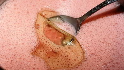 клубничный мусс в клубнике