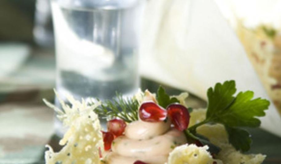 Рецепт корзиночек из сыра с муссом из лосося