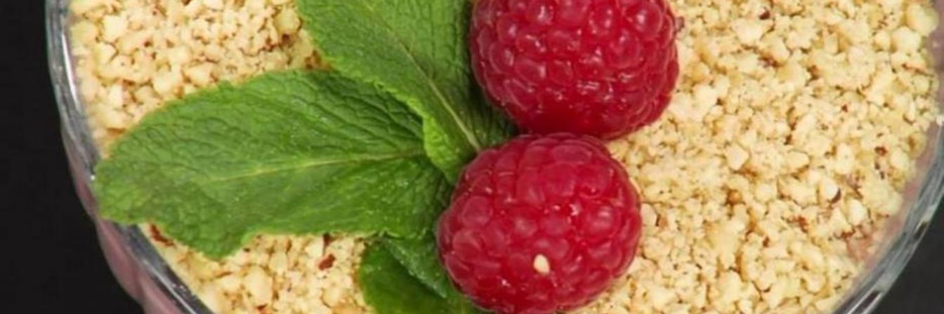 Мусс из белого шоколада с лесными орехами