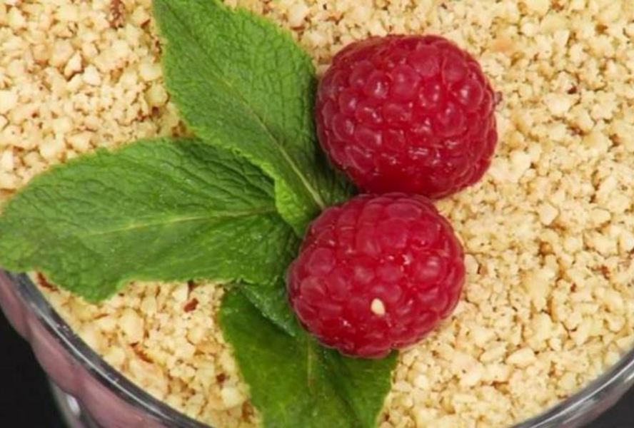 Мусс из белого шоколада с лесными орехами