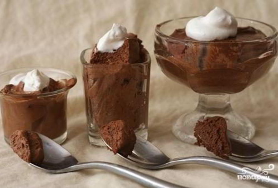 Мусс из горького шоколада с коньяком