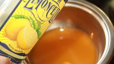 мусс из клементинов в шоколадном стаканчике