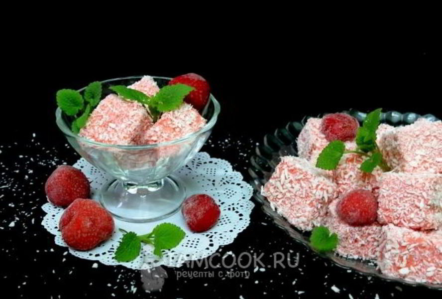 Мусс из клубники с кокосовой стружкой