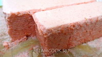 мусс из клубники с кокосовой стружкой