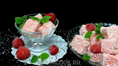 мусс из клубники с кокосовой стружкой