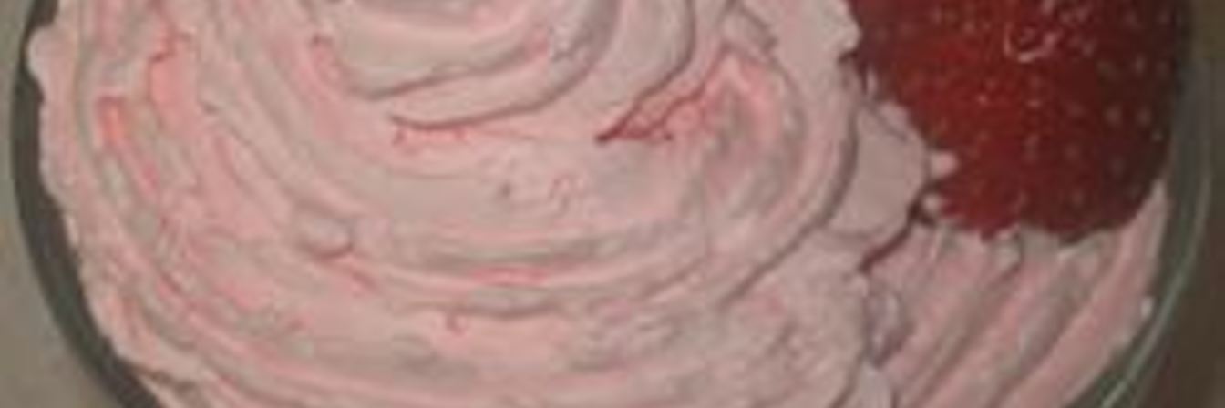 Мусс из клубники со взбитыми сливками