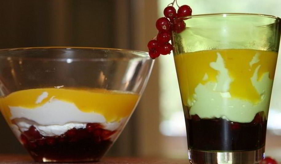 Рецепт мусса из манго, йогурта и смородины