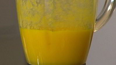 мусс из манго, йогурта и смородины