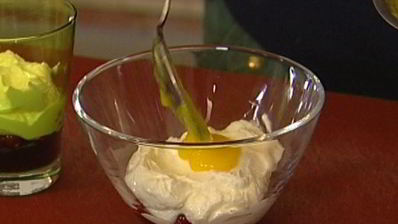 мусс из манго, йогурта и смородины