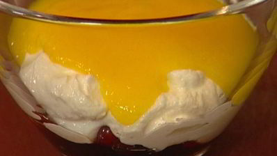 мусс из манго, йогурта и смородины