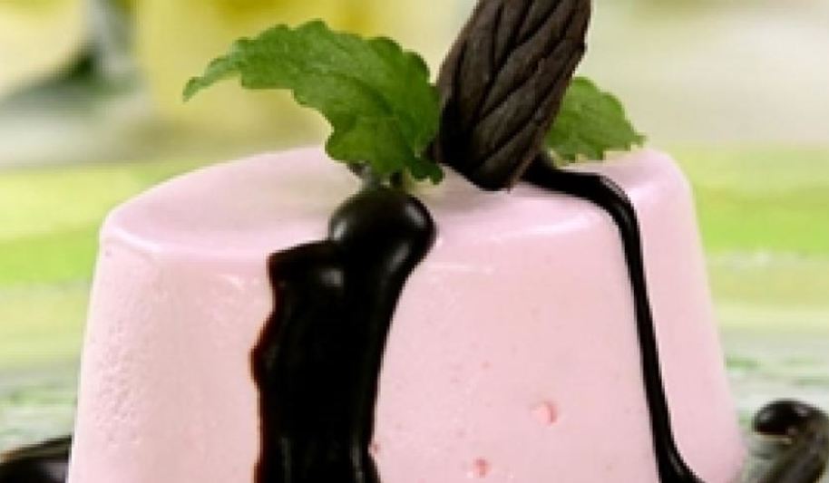 Рецепт мусса молочного с шоколадным соусом