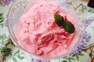 Мусс-мороженое из замороженной клубники