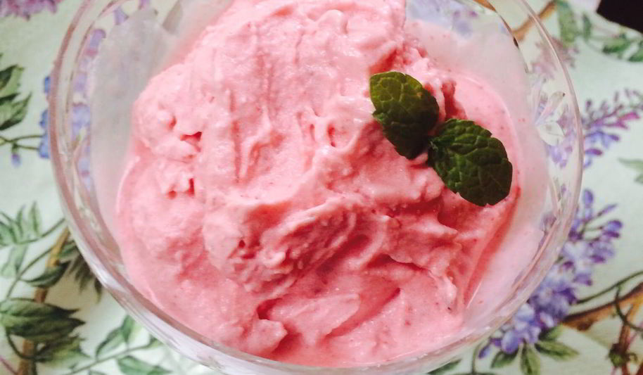 Рецепт мусса-мороженого из замороженной клубники