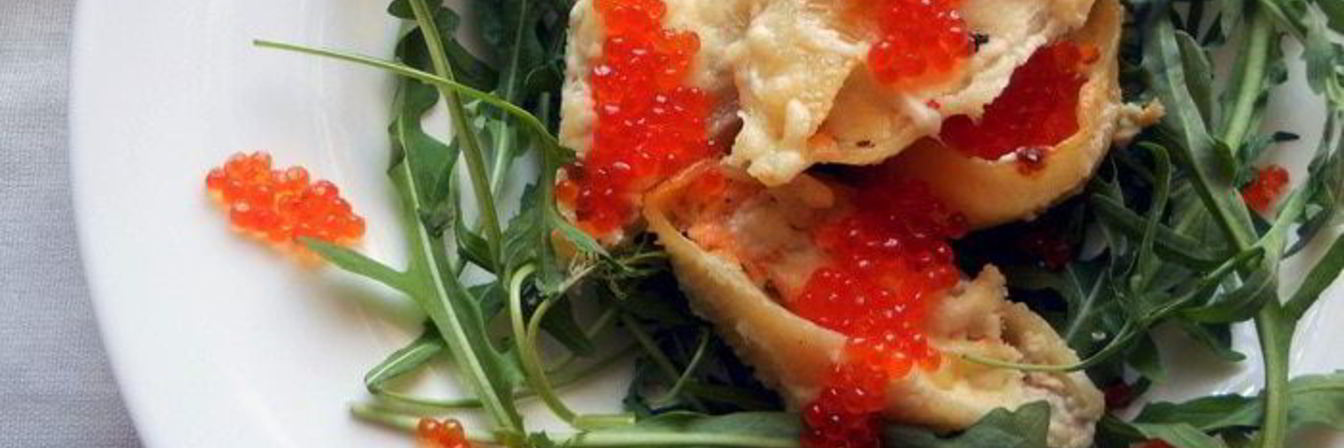 Паста ракушки с муссом из семги, маскарпоне, руколы и красной икрой