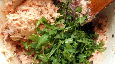 паста ракушки с муссом из семги, маскарпоне, руколы и красной икрой